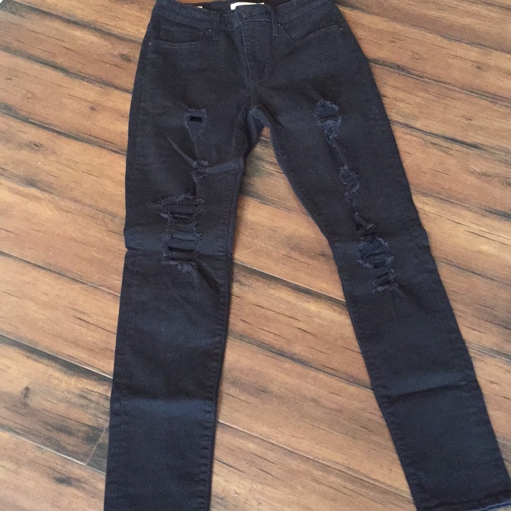 Levi’s black distressed jeans size 28 high‎ rise skinny